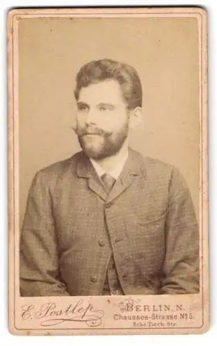 Fotografie E. Postlep, Berlin, Chausseestrasse 5, Portrait eines Mannes mit Bart