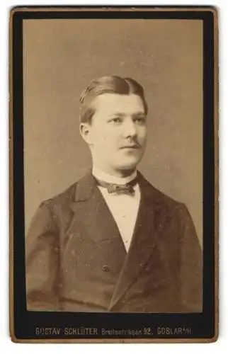 Fotografie Gustav Schlüter, Goslar, Breitestrasse 92, Portrait eines jungen Mannes