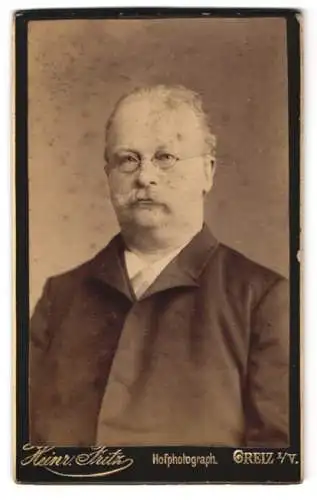 Fotografie Heinr. Fritz, Greiz, Portrait eines Herrn mit Brille