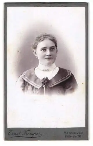 Fotografie Ernst Tremper, Hannover, Cellerstr. 19a, Portrait einer jungen Frau