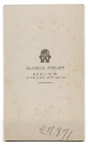 Fotografie Globus Atelier, Berlin, Leipziger Str. 132 /137, Porträt eines Herrn mit markantem Schnurrbart