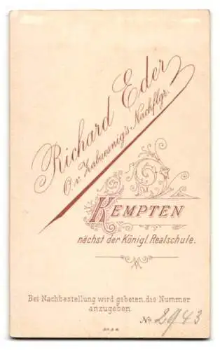 Fotografie Richard Eder, Kempten, Porträt eines Mannes in Anzug