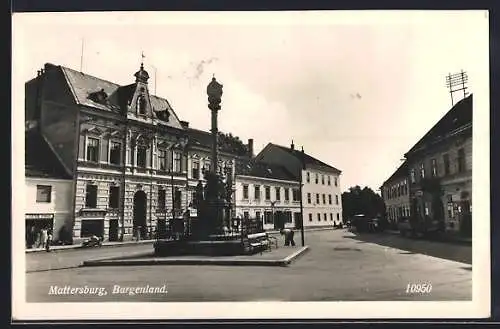 AK Mattersburg /Burgenland, Strassenpartie mit Volksbank und Denkmal