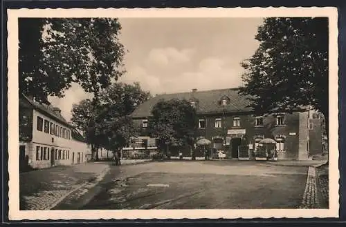 AK Mühlhausen / Vogtl., Sörgels Gasthof vom Platz aus