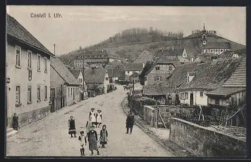 AK Castell i. Ufr., Ortsstrasse mit Kindern