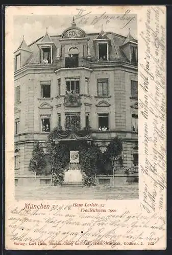 AK München, Haus Loristrasse 13, Fassade mit Bewohnern und Altar, Fronleichnam 1900