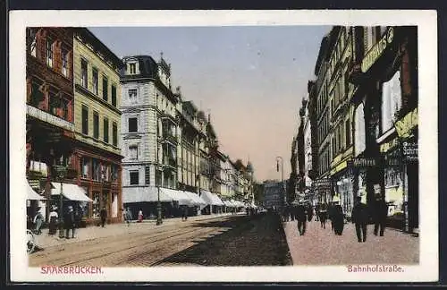 AK Saarbrücken, Bahnhofstrasse mit Geschäften