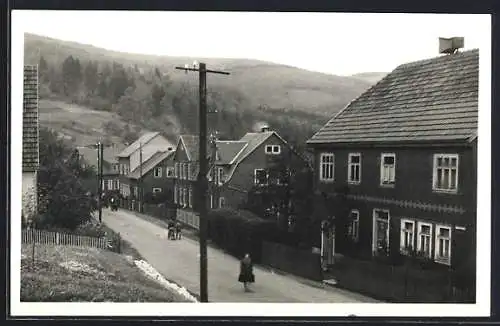 AK Goldlauter-Heidersbach /Thür. Wald, Strassenpartie mit Anwohnern