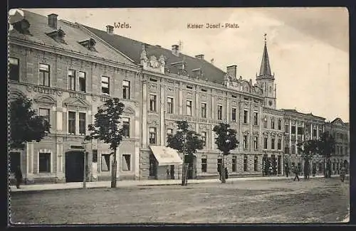 AK Wels, Kaiser Josef-Platz mit Gasthof Wilder Mann und Gasthof Zum goldenen Hischen