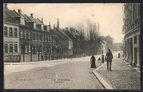 AK Aarhus, Sönderalle, Strassenpartie mit Passanten, Soldat