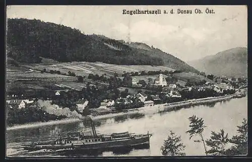 AK Engelhartszell a. d. Donau, Ortsansicht am Fluss mit Dampfer