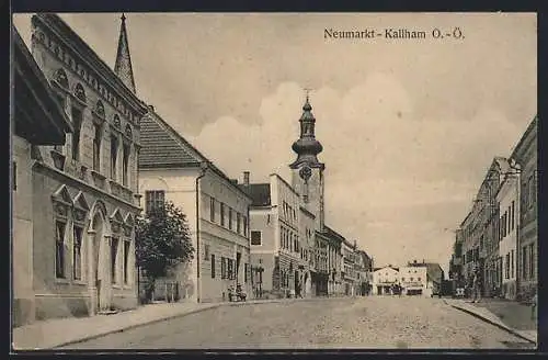 AK Neumarkt im Hausruckkreis, Neumarkt-Kallham, Strassenpartie mit Blick zur Kirche