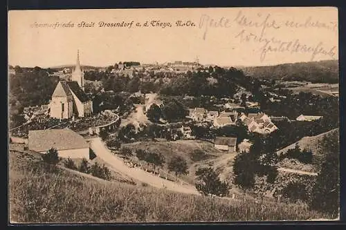 AK Drosendorf a. d. Thaya, Strassenpartie mit Kirche