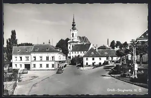 AK Gross-Siegharts /N. Ö., Strassenpartie mit Kirche