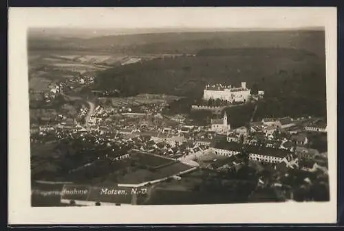 AK Matzen /N.-D., Teilansicht mit Schloss, Fliegeraufnahme