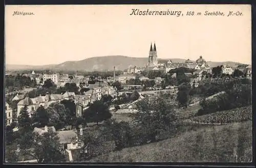 AK Klosterneuburg /N.-Oe, Teilansicht mit Kirche und Mühlgasse