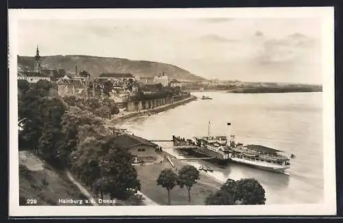 AK Hainburg a. d. Donau, Uferpanorama mit Bootsanleger