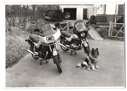 17 Fotografien Motorrad Suzuki GSX 1100 F, Motorrad-Treffen mit Chopper in Niedersachsen, Werkstatt-Szenen u.a.