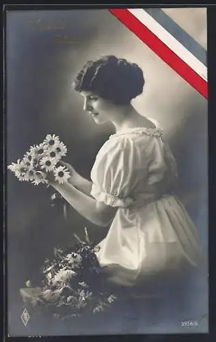 Foto-AK PFB Nr. 3956 /6: Dame mit Blumenstrauss, Reichsfahne