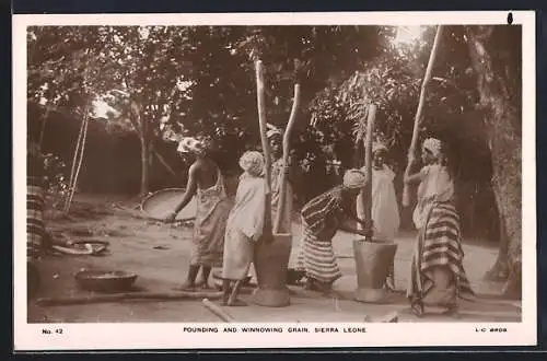 AK Sierra Leone, Pounding and winnowing grain