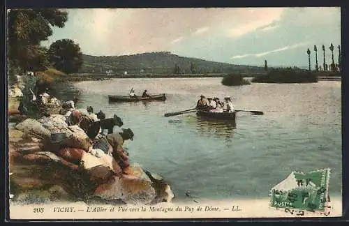 AK Vichy, L'Allier et Vue vers la Montagne du Puy de Dome