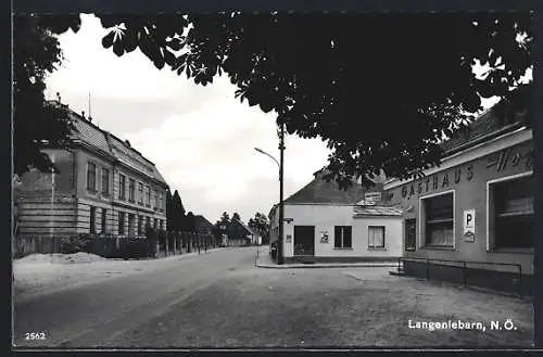 AK Tulln an der Donau, Langenlebarn, Strassenpartie mit Gasthaus