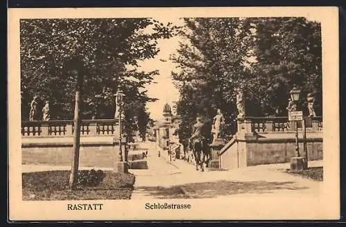 AK Rastatt, Schlossstrasse mit Reiter