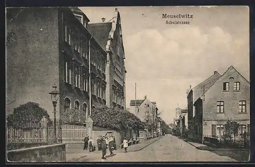 AK Meuselwitz / Thür., Kinder in der Schulstrasse