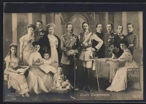 AK Kaiser Wilhelm II. in Uniform im Kreis seiner Familie