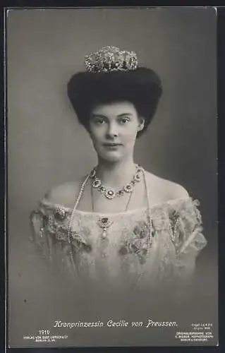 AK Kronprinzessin Cecilie von Preussen mit Krone und Halsschmuck