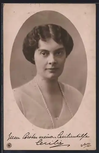 AK Kronprinzessin Cecilie mit Perlenkette, Portrait