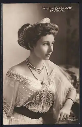 AK Prinzessin Victoria Luise von Preussen mit kostbarem Schmuck