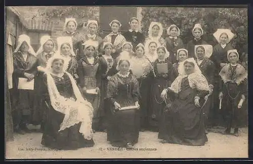 AK Vendée, Coiffes anciennes