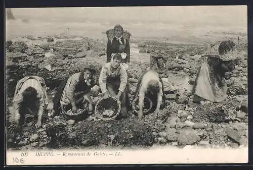 AK Dieppe, Ramasseuses de Galets