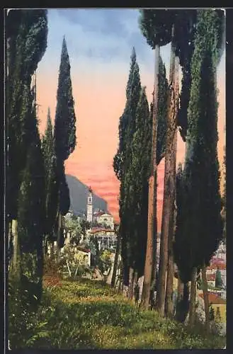 AK Gargnano /Lago di Garda, Ortsansicht von einem Zypressenhain aus