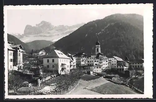 Foto-AK Welschnofen, Ortspartie mit Bergen