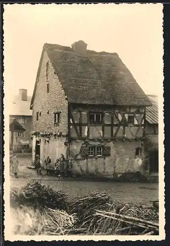 AK Demerath /Daun-Eifel, Kinder vor altem Wohnhaus