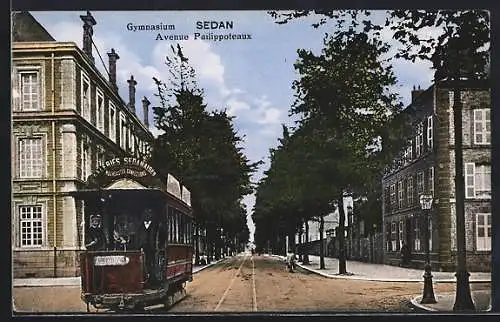 AK Sedan, Avenue Philippoteaux avec Gymnasium, Strassenblick mit Strassenbahn