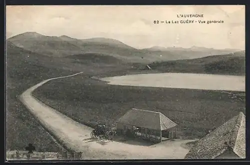 AK Lac Guéry, Vue générale du lac et des montagnes de l`Auvergne