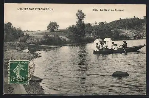 AK Tazenat, Le Gour de Tazenat avec des promeneurs en barque