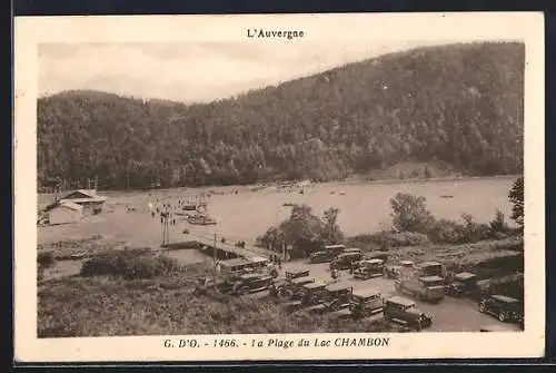 AK Lac Chambon, la plage et stationnement de voitures en Auvergne