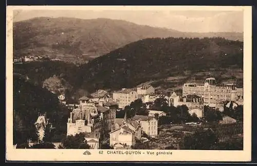 AK Châtel-Guyon, Vue générale du village et des collines environnantes