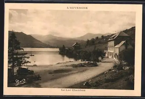 AK Auvergne, Vue sur le Lac Chambon et les montagnes environnantes