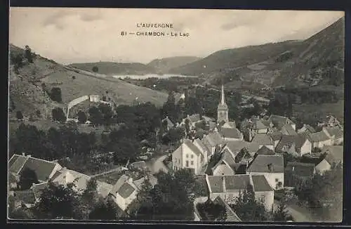 AK Chambon, Vue du village et du lac en arrière-plan