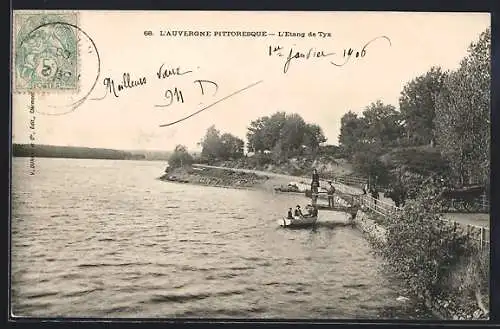 AK Auvergne, L`Étang de Tyx avec barques et promeneurs le long de la rive