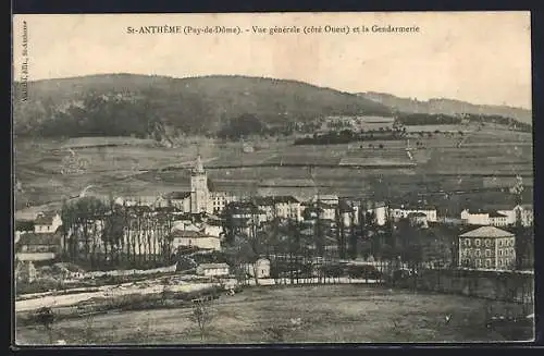 AK Saint-Anthème, Vue générale (côté Ouest) et la Gendarmerie