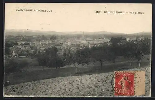 AK Sauxillanges, Vue générale du village et paysage environnant