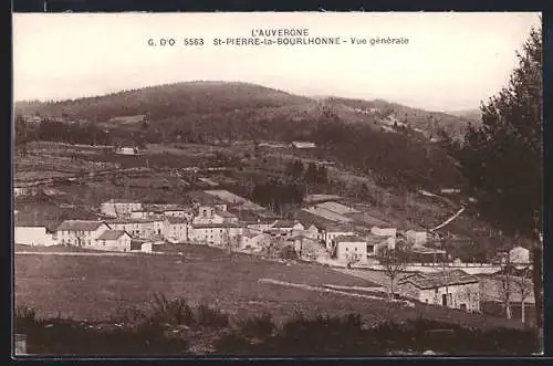 AK Saint-Pierre-la-Bourlhonne, Vue générale du village en Auvergne