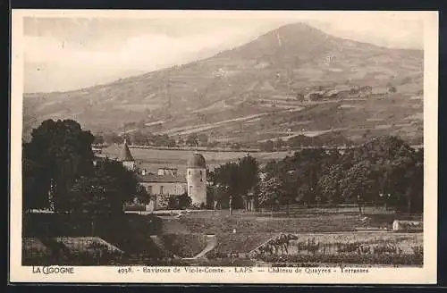 AK Laps /Vic-le-Comte, Château de Quinzyres et terrasse avec vue sur la colline