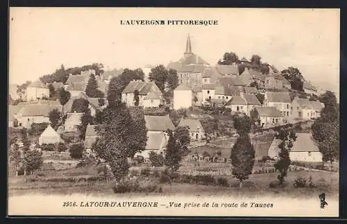 AK Latour-d`Auvergne, Vue prise de la route de Tauves